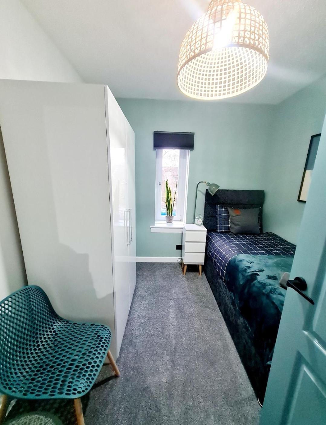 Bright 3Br Walking Distance To Town - Free Parking Apartman Glasgow Kültér fotó