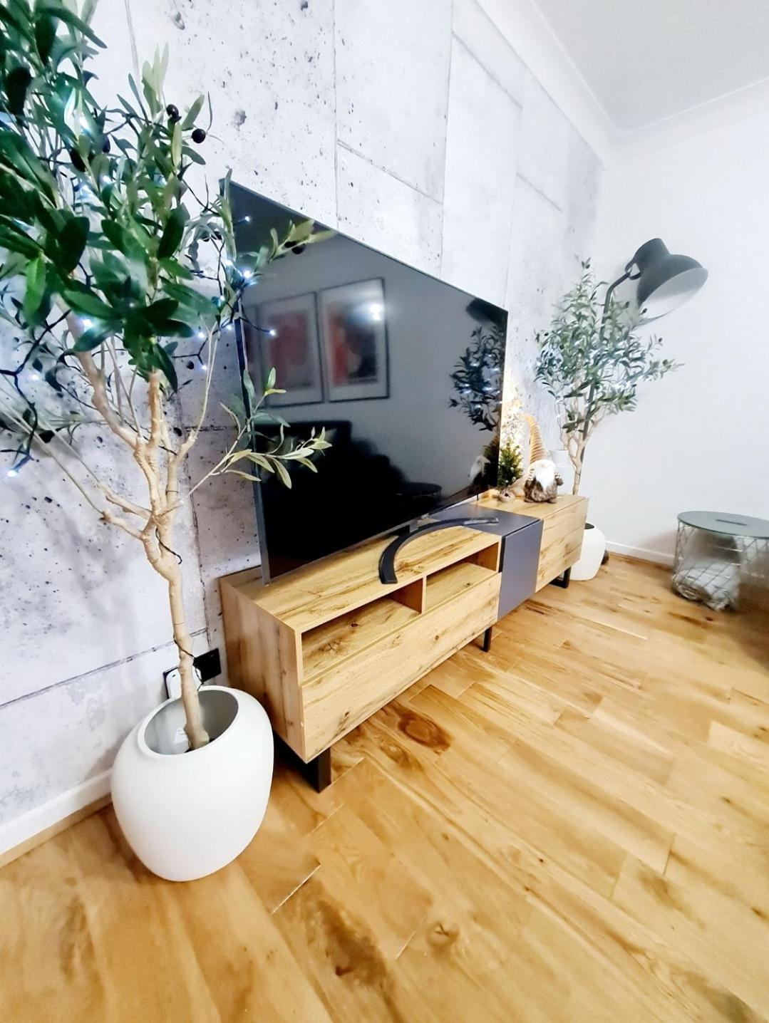 Bright 3Br Walking Distance To Town - Free Parking Apartman Glasgow Kültér fotó