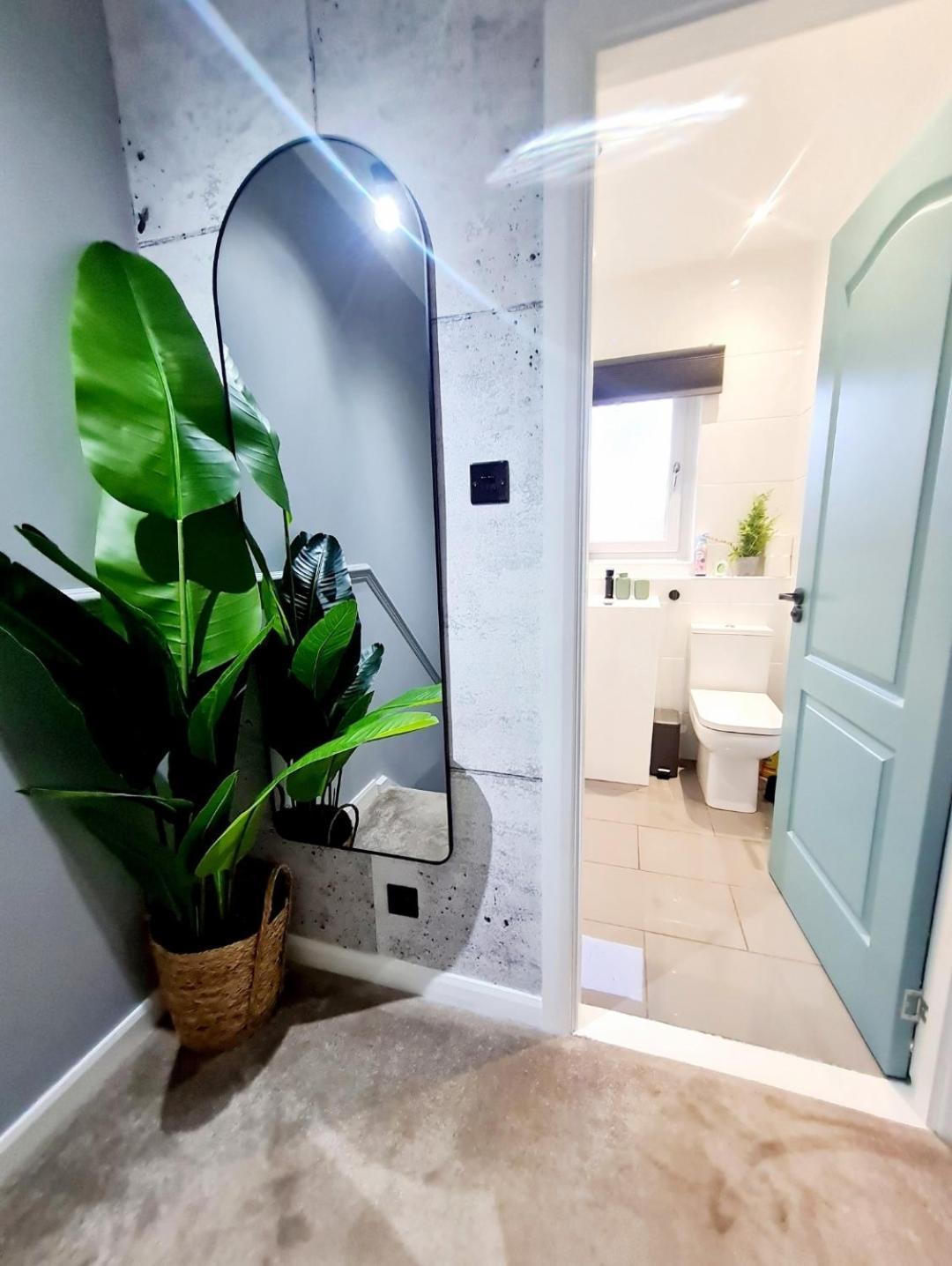 Bright 3Br Walking Distance To Town - Free Parking Apartman Glasgow Kültér fotó