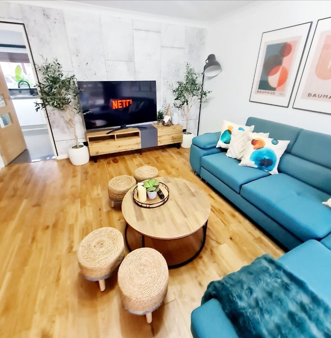 Bright 3Br Walking Distance To Town - Free Parking Apartman Glasgow Kültér fotó