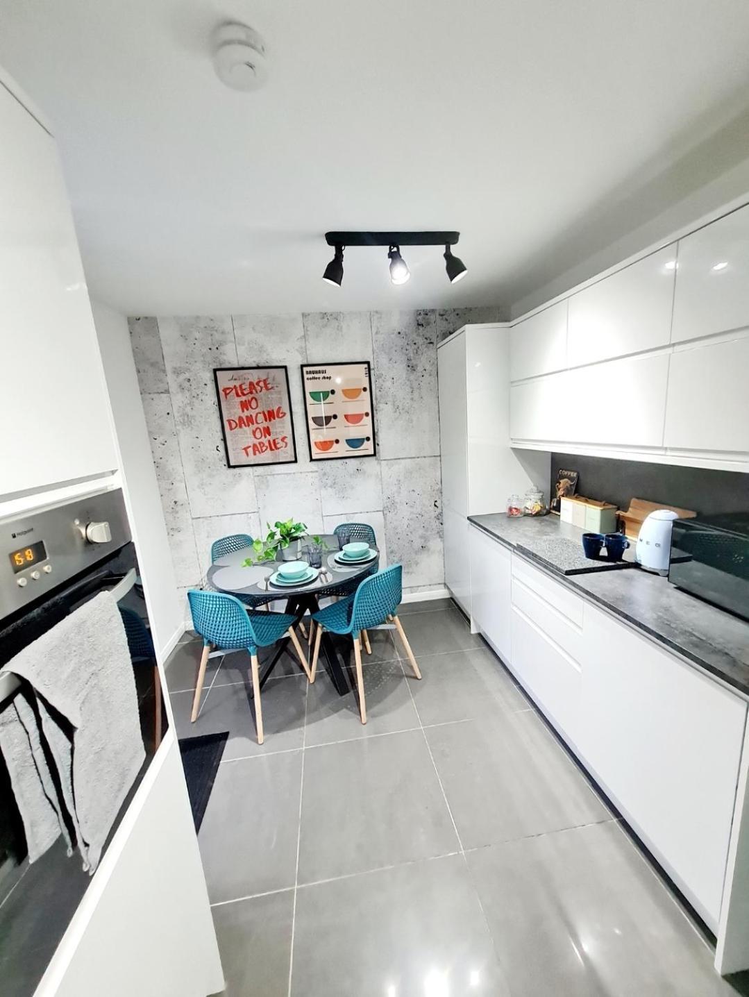 Bright 3Br Walking Distance To Town - Free Parking Apartman Glasgow Kültér fotó
