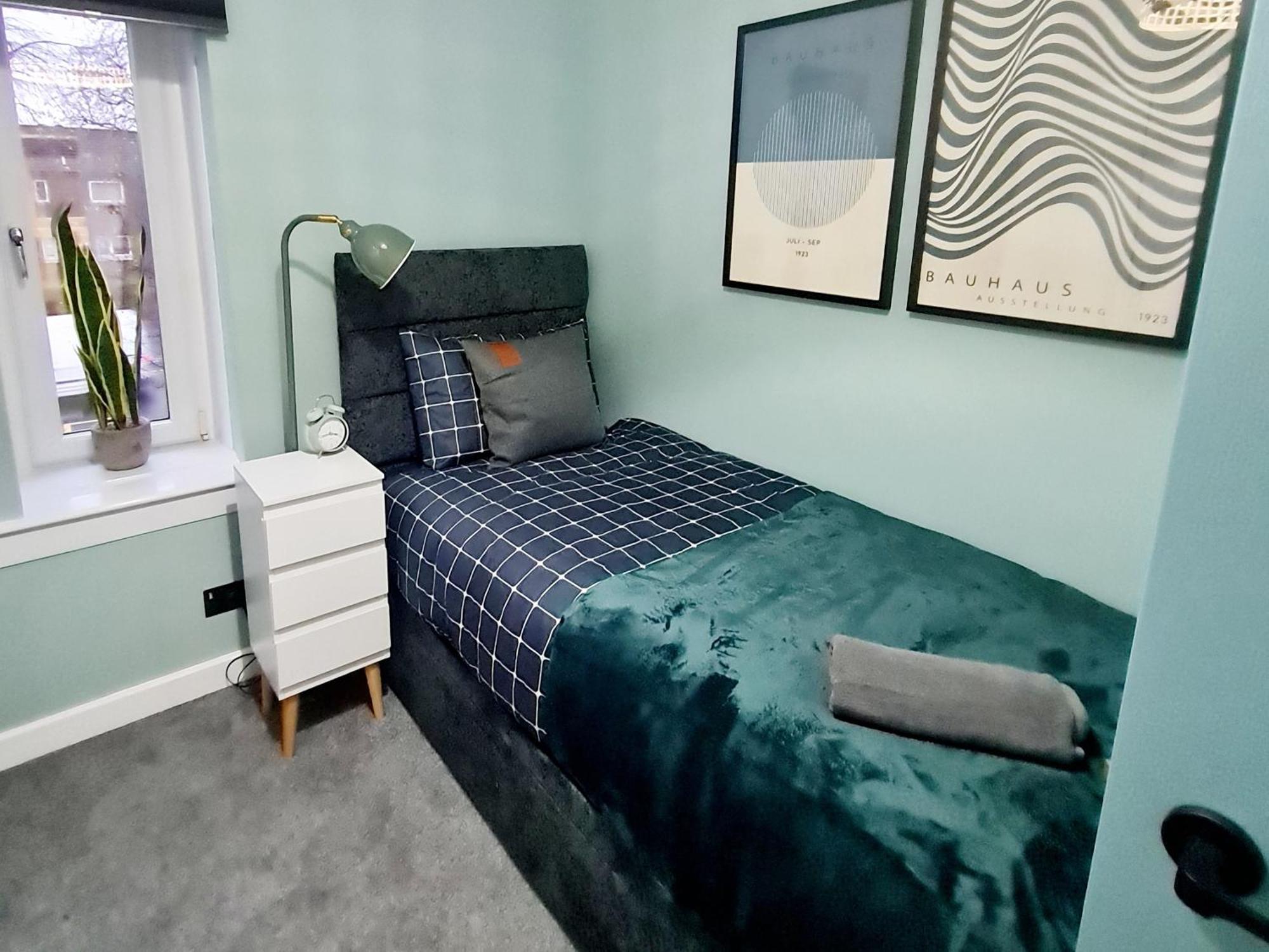 Bright 3Br Walking Distance To Town - Free Parking Apartman Glasgow Kültér fotó